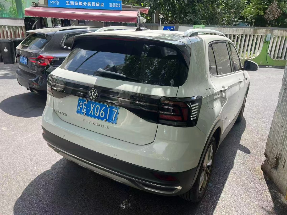 Volkswagen T-Cross 2023 car image #2