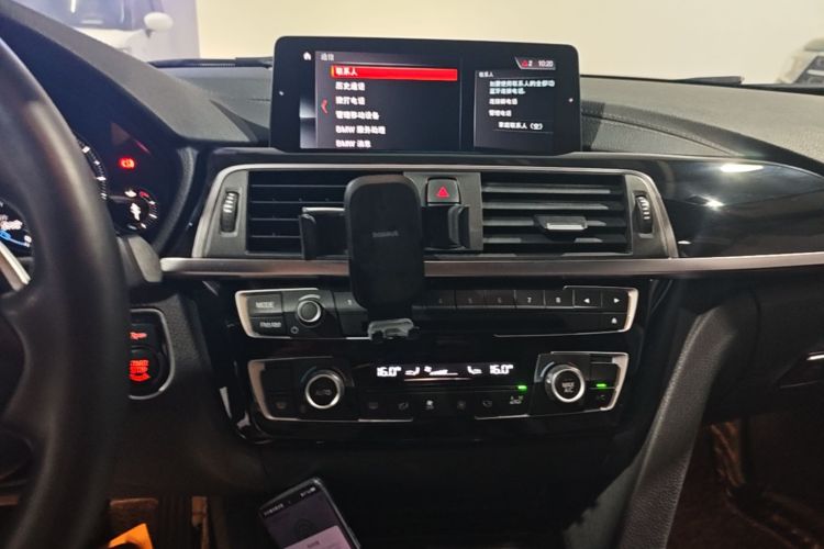 BMW 3 Series 2018 car image #22