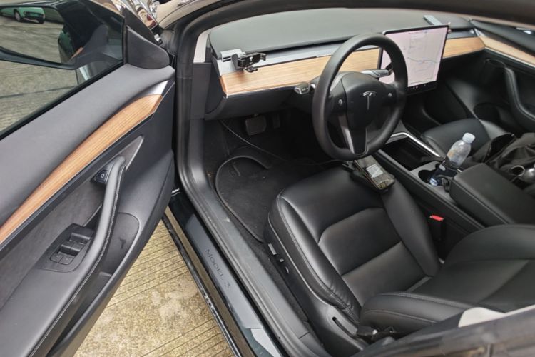 Tesla Model 3 2021 car image #16