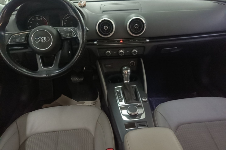 Audi A3 2018 immagine di auto #10