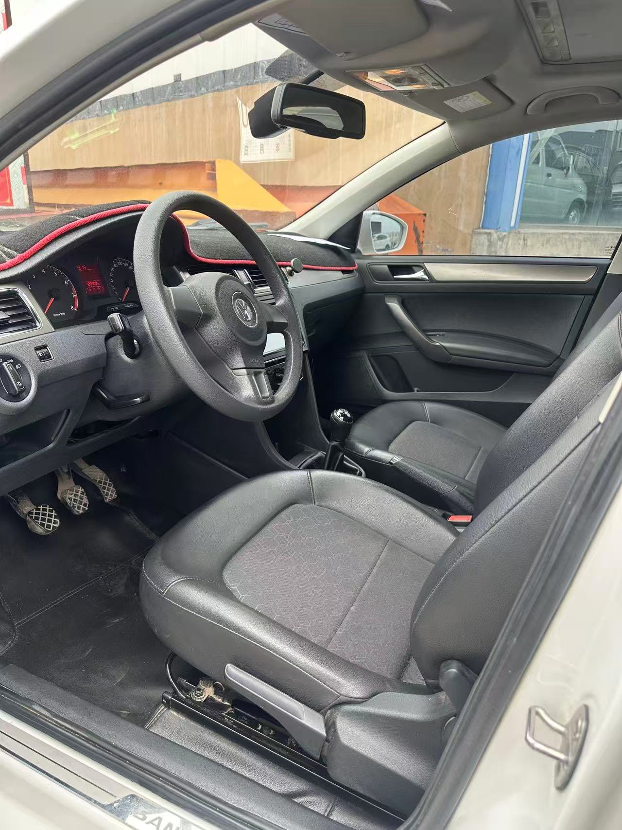 Volkswagen Santana 2014 car image #2