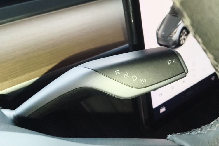 Tesla Model Y 2021 car image #18