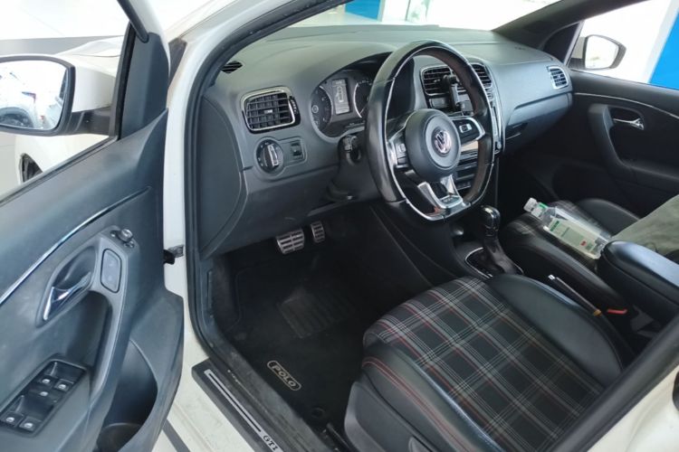 Volkswagen Polo 2016 car image #18