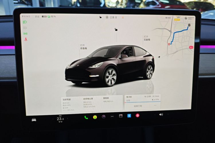 Tesla Model Y 2023 car image #13