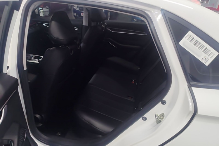 GEELY Emgrand 2022 car image #17