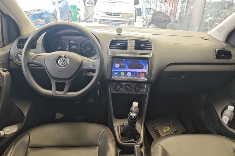 Volkswagen Polo 2016 car image #10