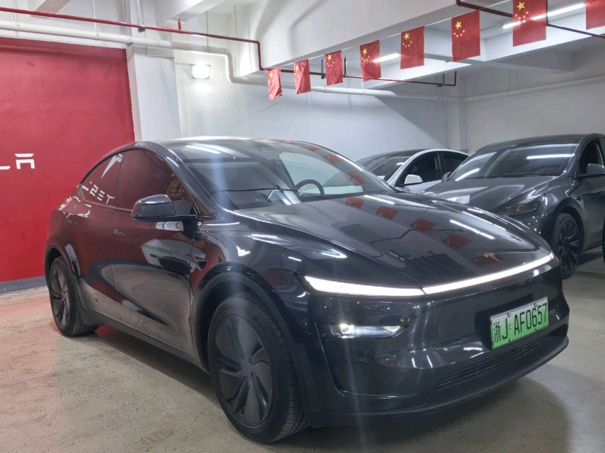 Tesla Model Y 2025 #3 Tesla Model Y 2025 car image #3