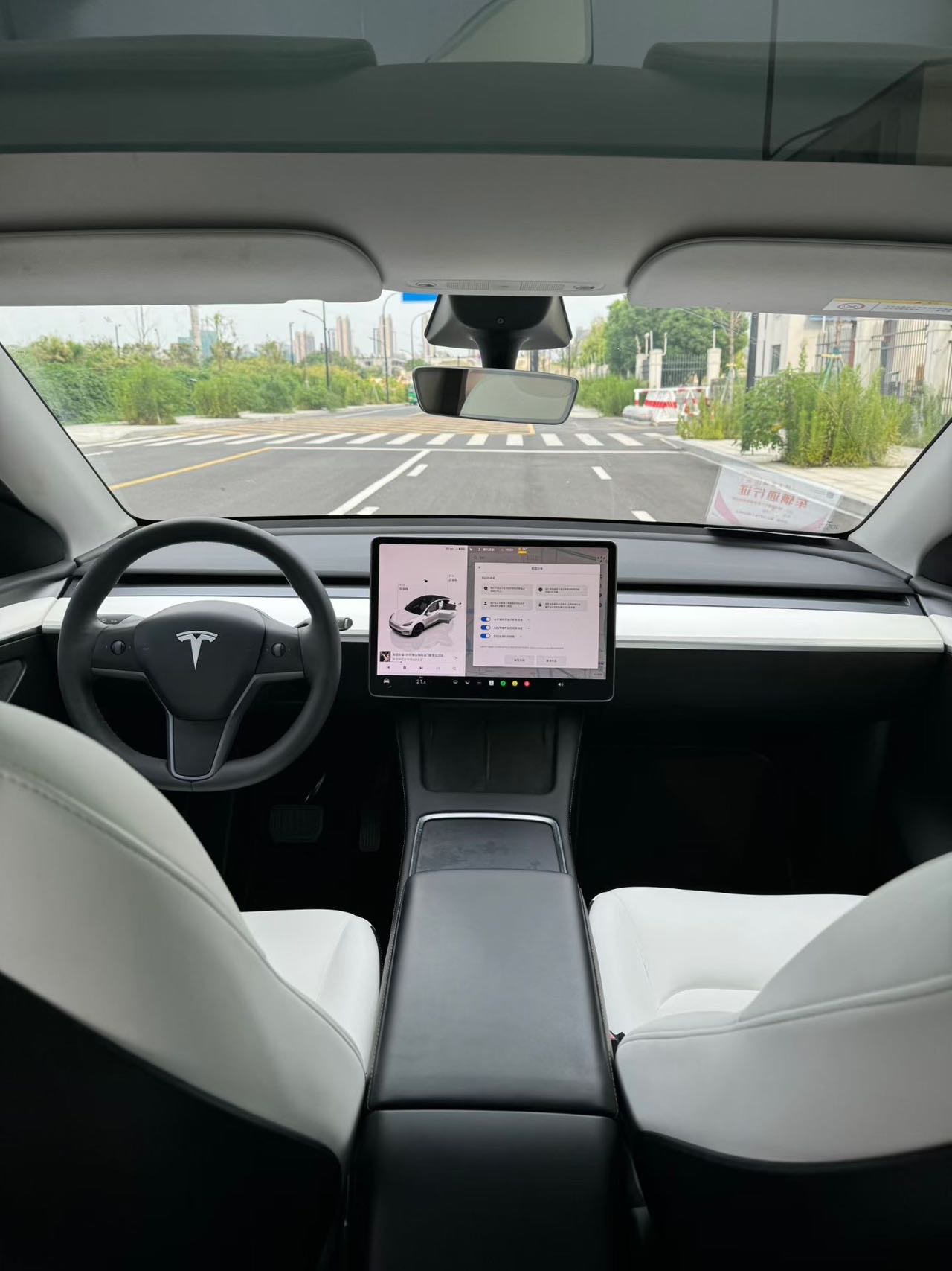 Tesla Model Y 2022 immagine di auto #5