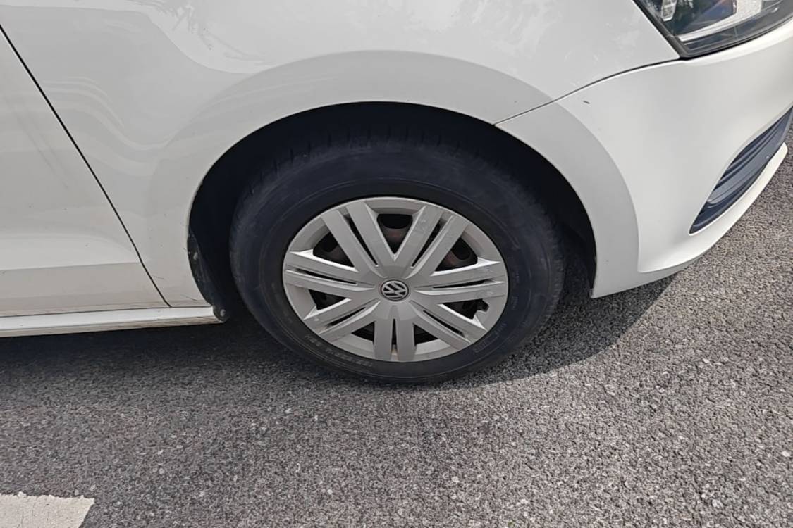 Volkswagen Polo 2017 car image #9