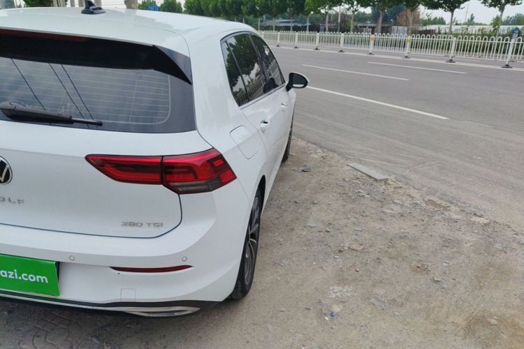 Volkswagen Golf 2022 car image #8