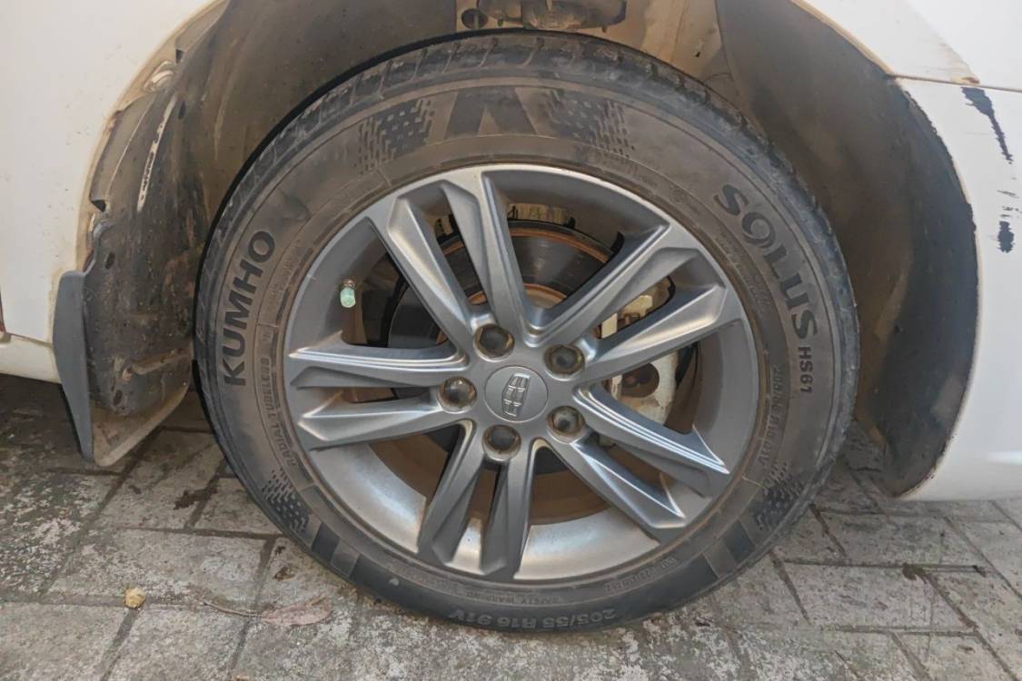 GEELY Emgrand 2018 car image #9
