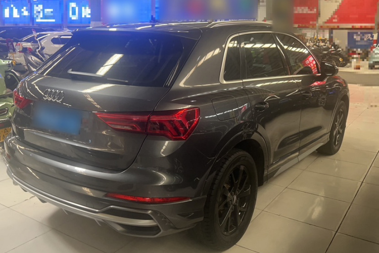 Audi Q3 2020 car image #3