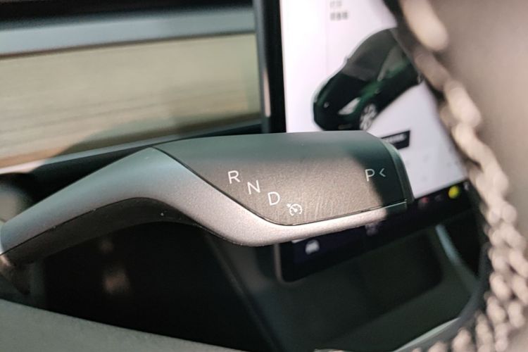 Tesla Model Y 2021 #14 Tesla Model Y 2021 car image #14