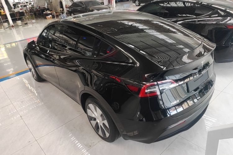 Tesla Model Y 2023 #5 Tesla Model Y 2023 car image #5