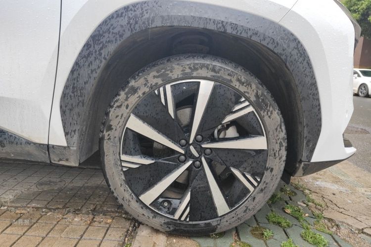 GEELY Boyue L 2023 car image #9