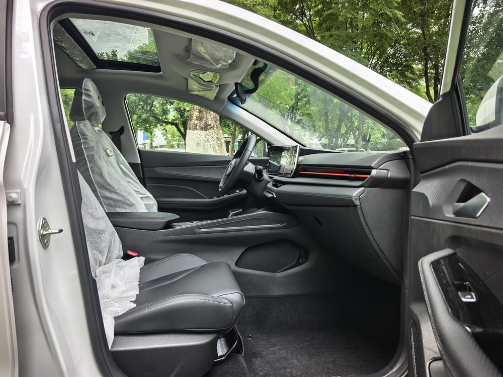 GEELY Binray 2026 #18 GEELY Binray 2026 car image #18