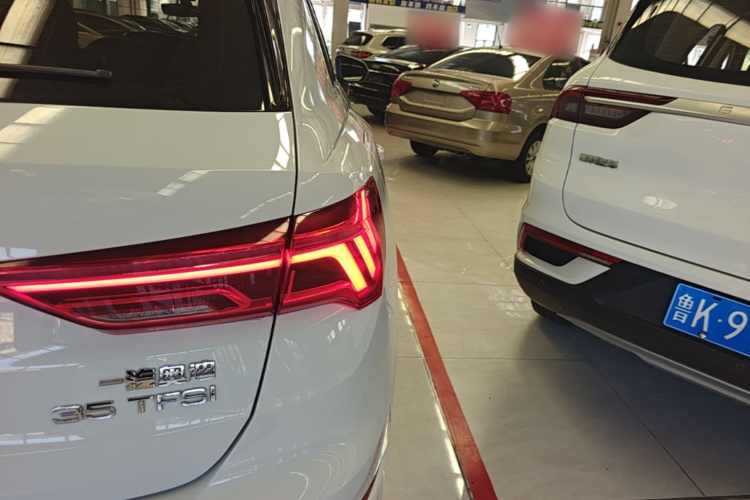 Audi Q3 2020 car image #8