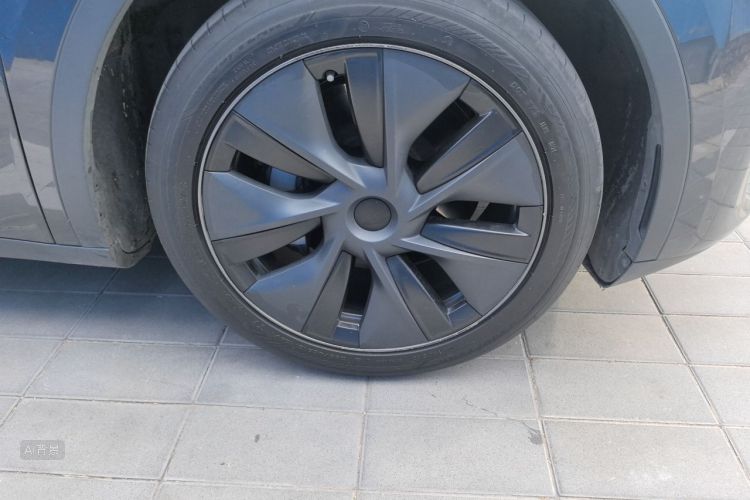Tesla Model Y 2024 #9 Tesla Model Y 2024 car image #9