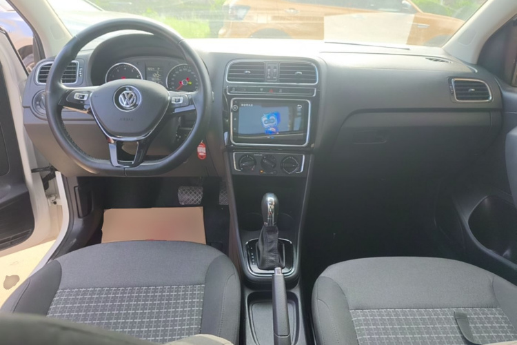 Volkswagen Polo 2019 car image #10