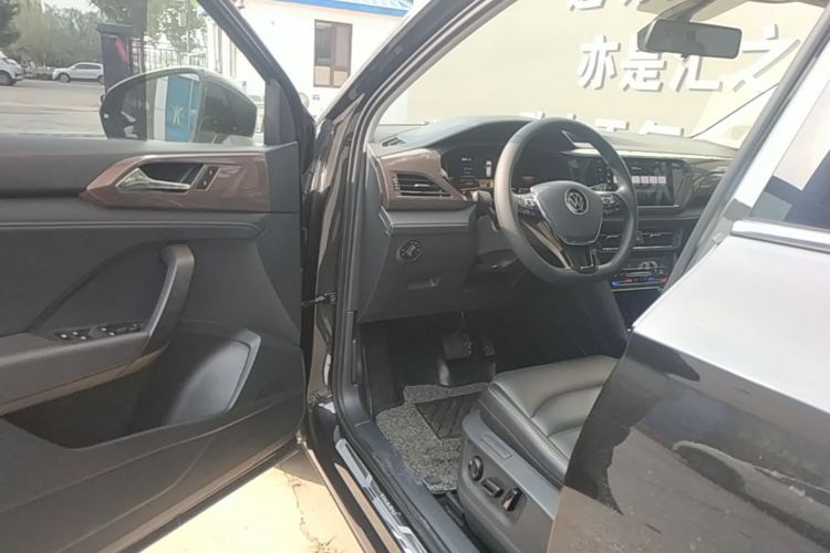 Volkswagen Tharu 2023 car image #16