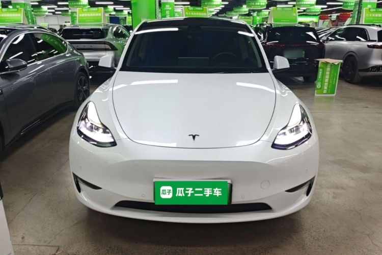 Tesla Model Y 2023 #3 Tesla Model Y 2023 car image #3