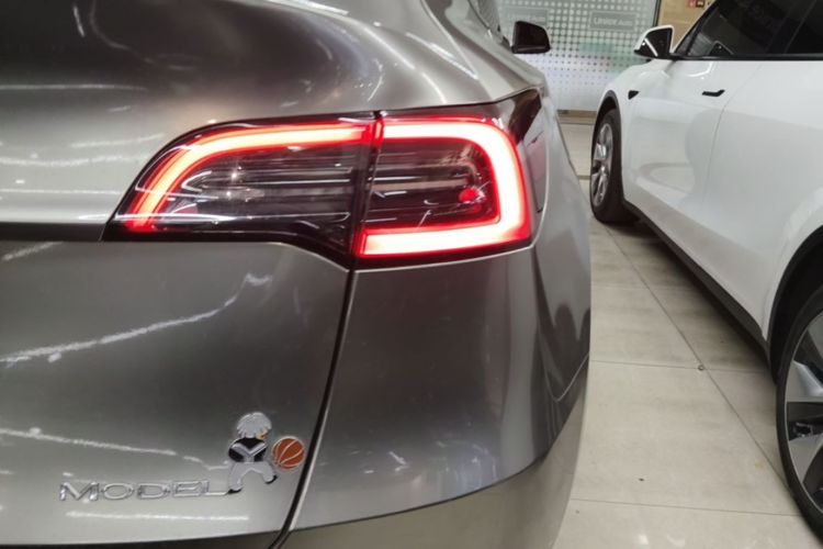 Tesla Model Y 2024 car image #8