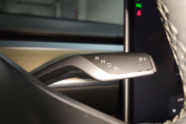 Tesla Model Y 2023 car image #14