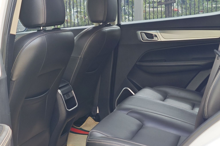 GEELY Vision X6 2020 immagine di auto #11