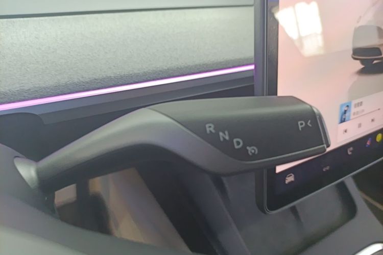 Tesla Model Y 2024 #18 Tesla Model Y 2024 car image #18