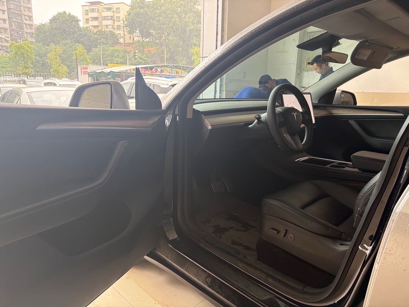 Tesla Model Y 2021 car image #2