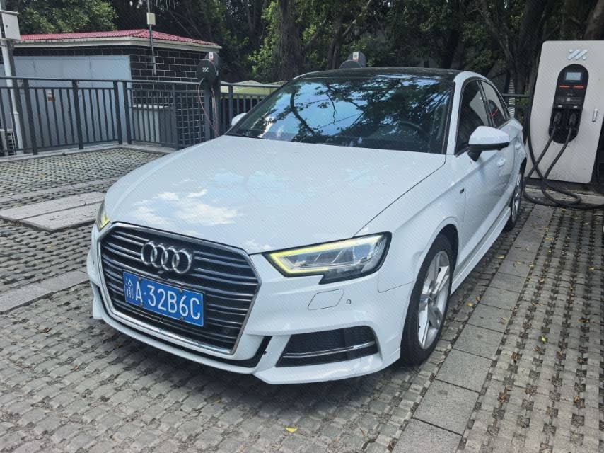 2019 immagine di auto 