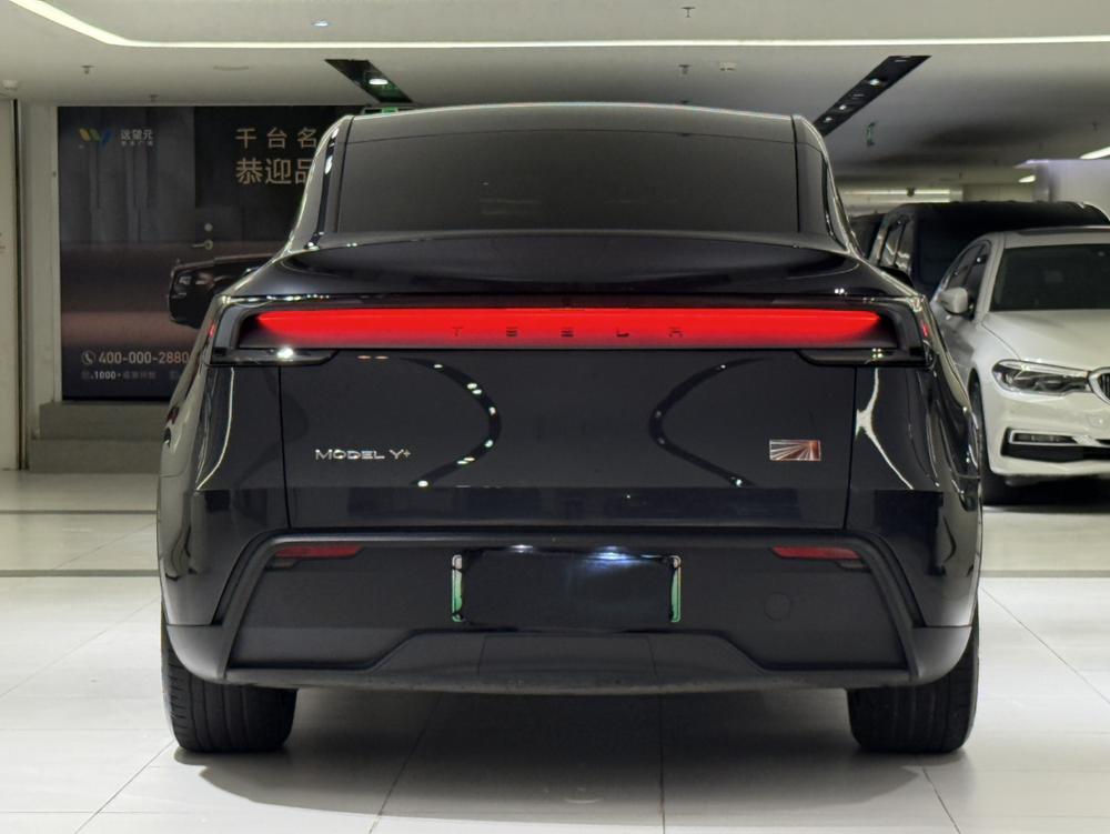 Tesla Model Y 2025 #5 Tesla Model Y 2025 car image #5
