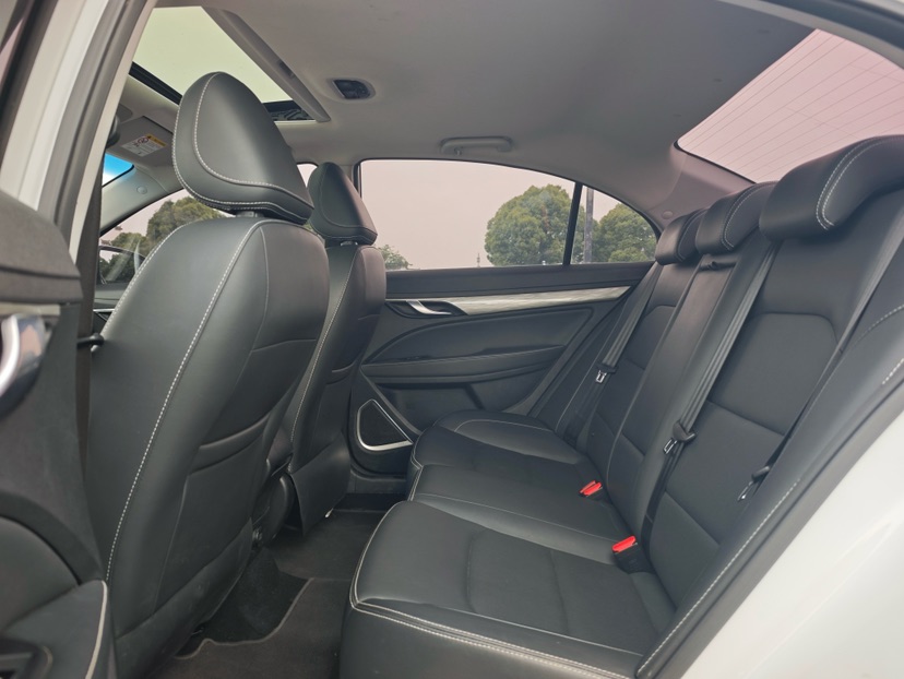 GEELY Emgrand 2019 car image #9