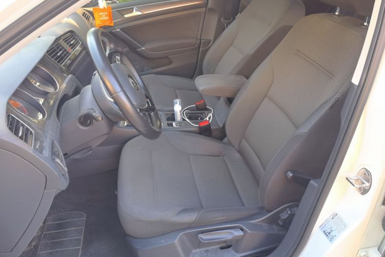 Volkswagen Golf 2017 car image #15