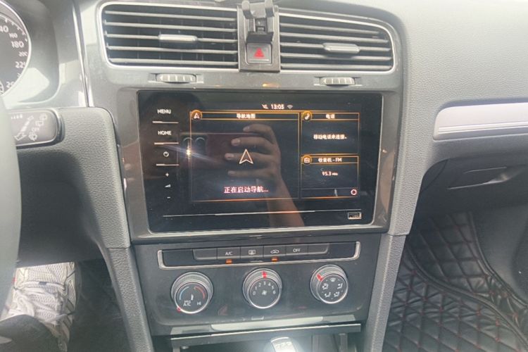 Volkswagen Golf 2020 car image #17