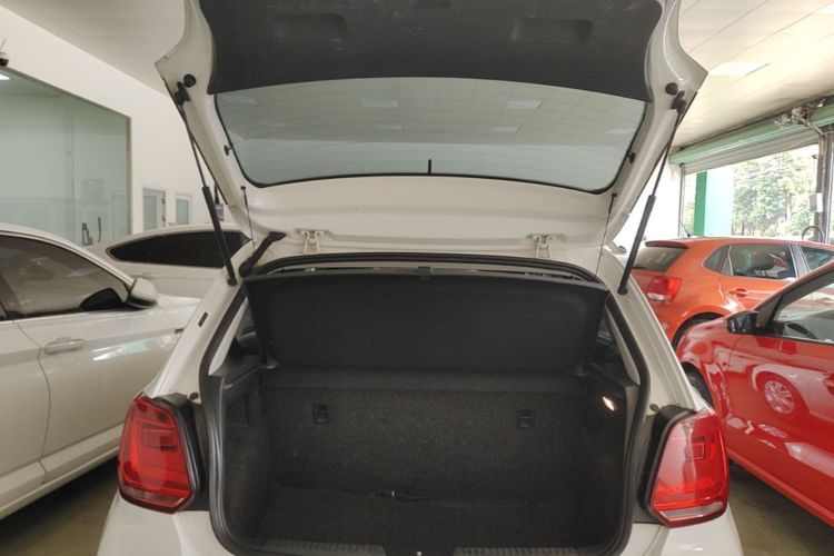 Volkswagen Polo 2016 #19 Volkswagen Polo 2016 car image #19