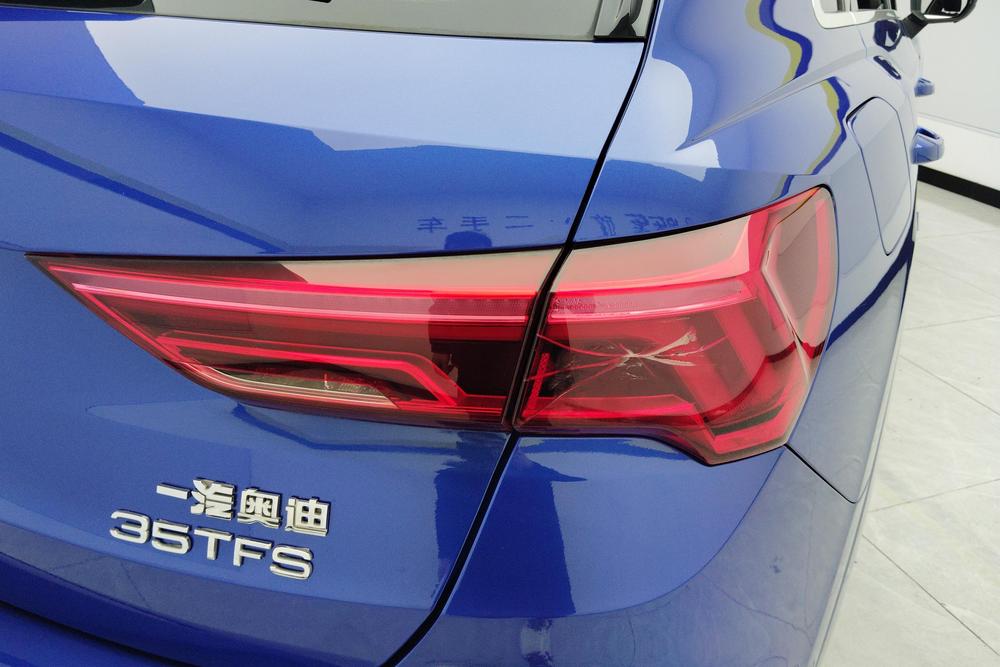 Audi Q3 2020 car image #5
