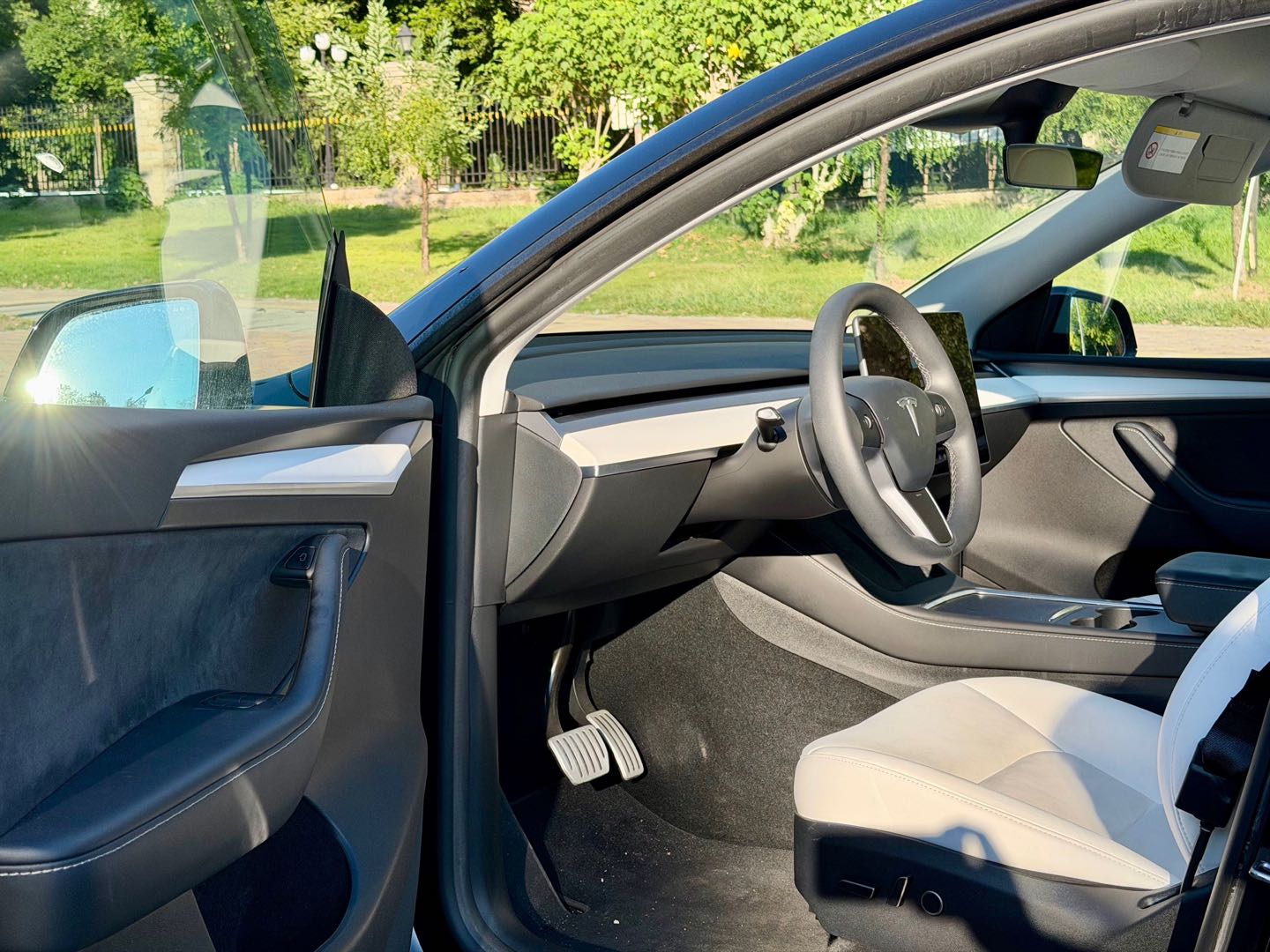 Tesla Model Y 2023 #9 Tesla Model Y 2023 car image #9