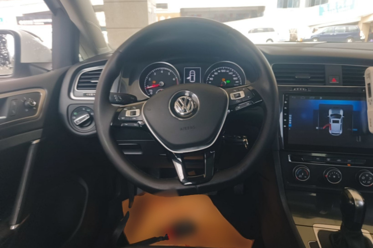 Volkswagen Golf 2018 car image #11