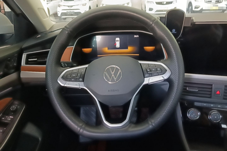 Volkswagen Bora 2022 car image #11