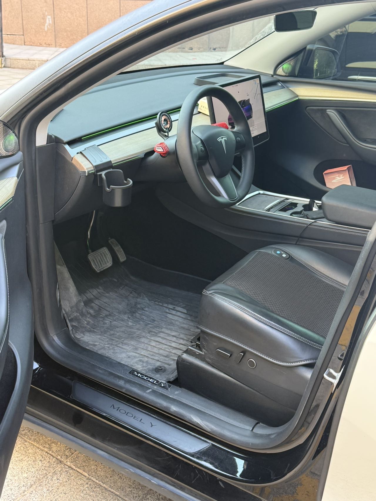 Tesla Model Y 2023 #7 Tesla Model Y 2023 car image #7