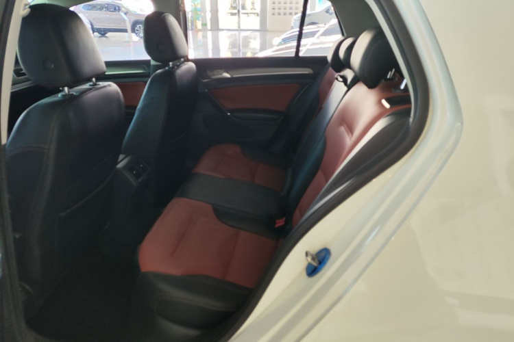 Volkswagen Golf 2017 car image #17