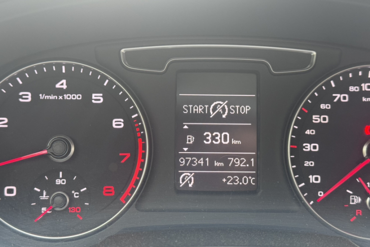Audi Q3 2019 car image #9