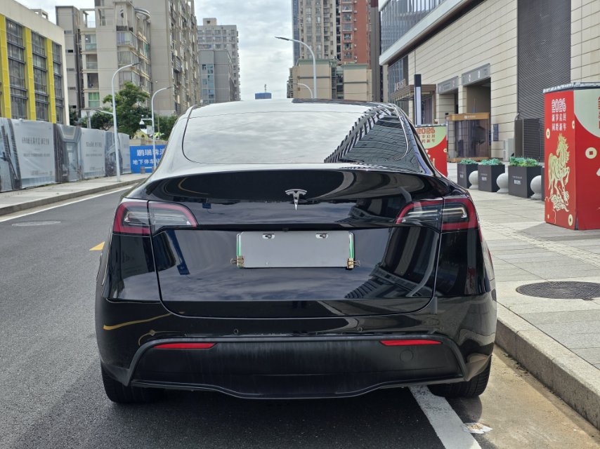 Tesla Model Y 2023 #5 Tesla Model Y 2023 car image #5