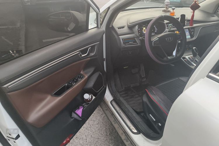 GEELY Emgrand GS 2017 car image #18