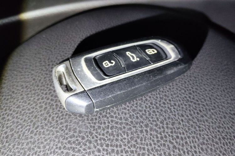 GEELY Emgrand 2017 car image #10