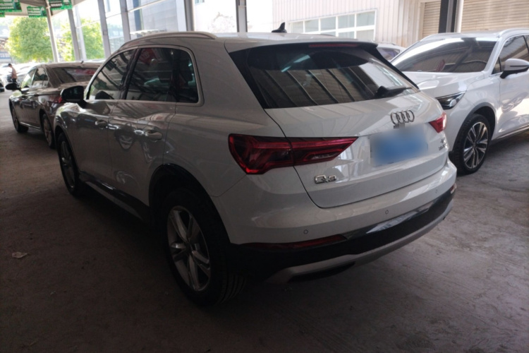 Audi Q3 2020 car image #5