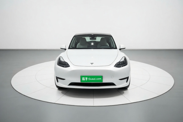 Tesla Model Y 2023 car image #3