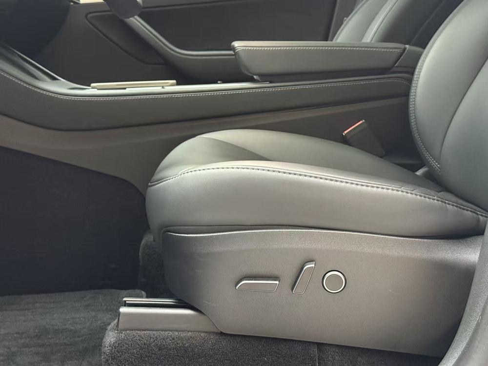 Tesla Model Y 2023 #17 Tesla Model Y 2023 car image #17