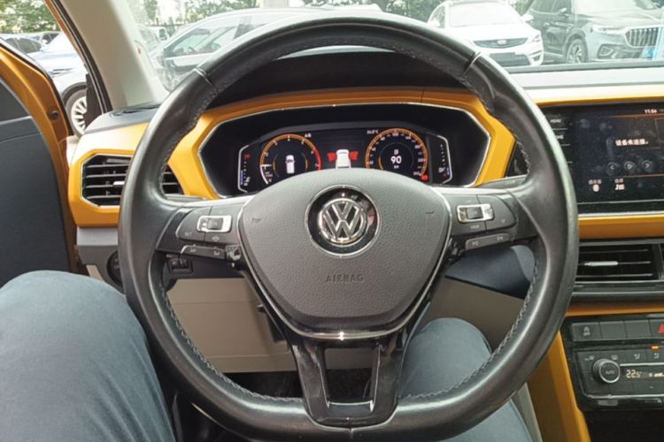 Volkswagen T-Cross 2019 #14 Volkswagen T-Cross 2019 car image #14